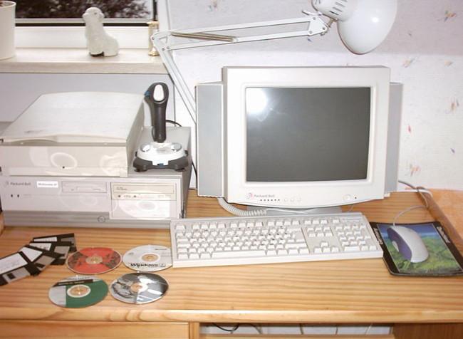 20 世纪 90 年代中期的 Packard Bell 计算机，Spacekid ，CC0
