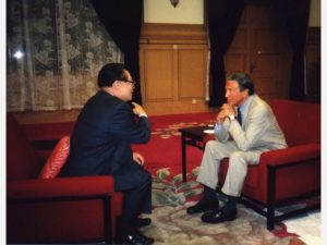 2000 年 8 月 15 日，江泽民在北戴河接受华莱士专访